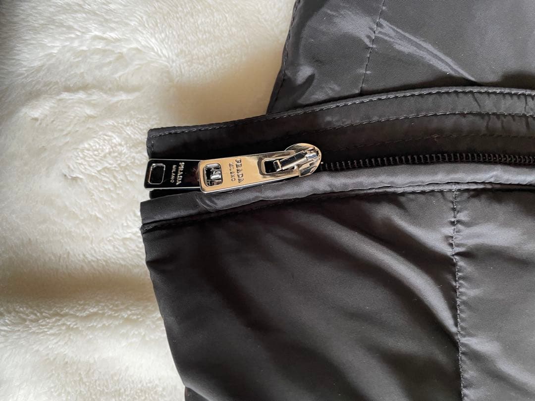 PRADA フード付きダウンジャケット 36 ブラック