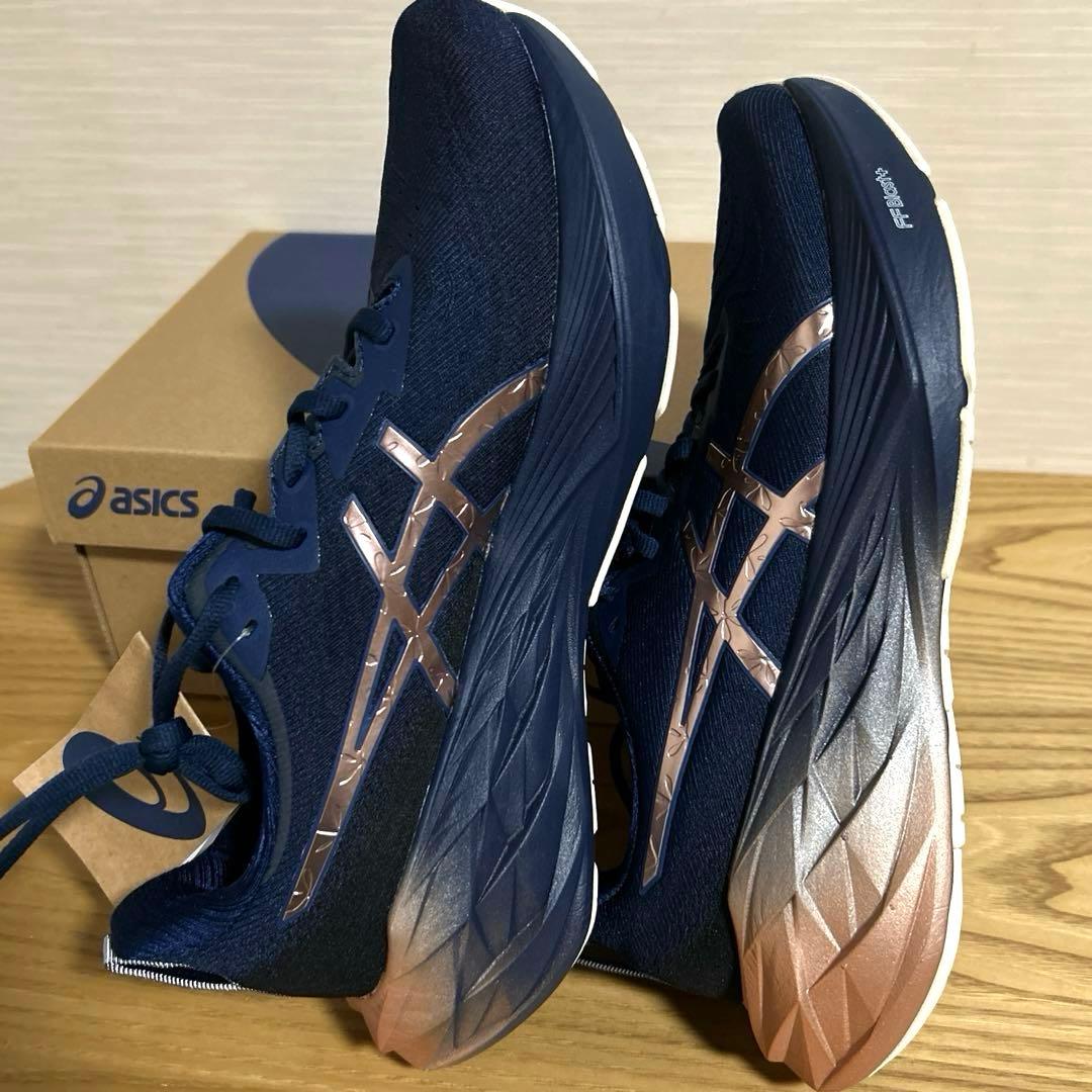 アシックスNOVABLAST4 ノヴァブラスト4 PLATINUM レディース