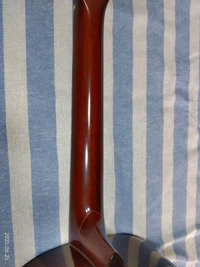 Morrisの12フレットジョイントのNYスタイルギターMY-601tsです。