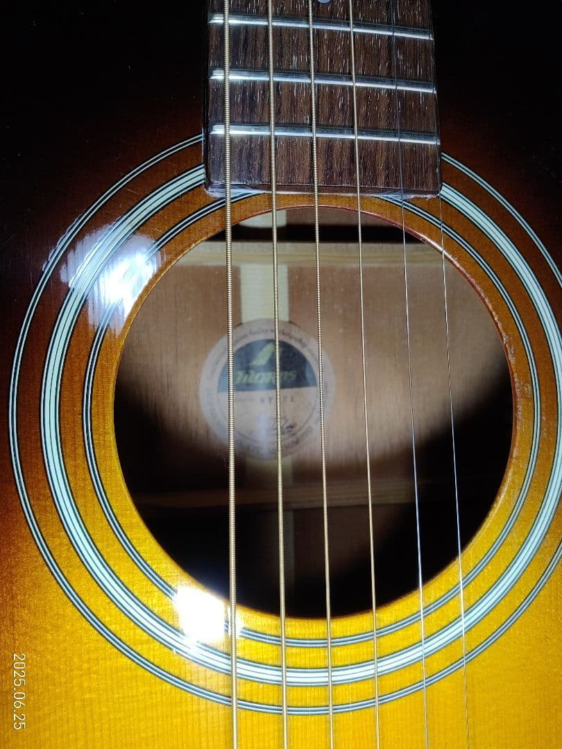 Morrisの12フレットジョイントのNYスタイルギターMY-601tsです。