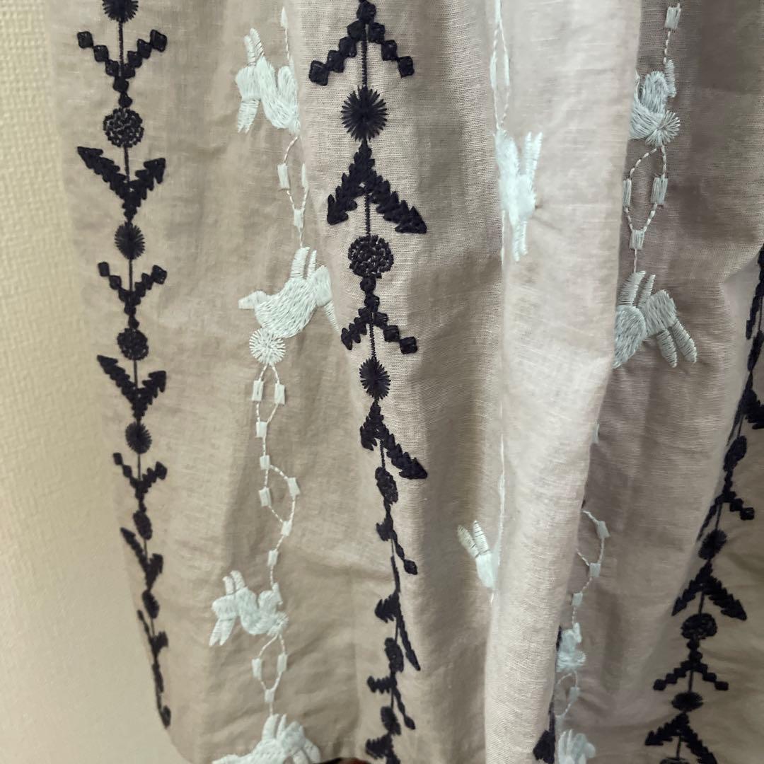 マーブルシュッド　「hopping bunny 」刺繍　 ギャザースカート