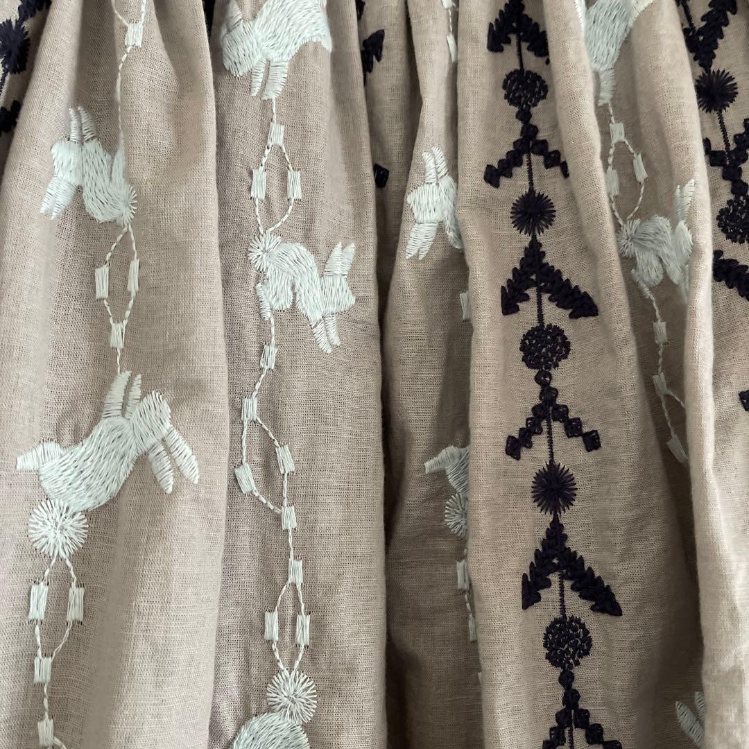 マーブルシュッド　「hopping bunny 」刺繍　 ギャザースカート