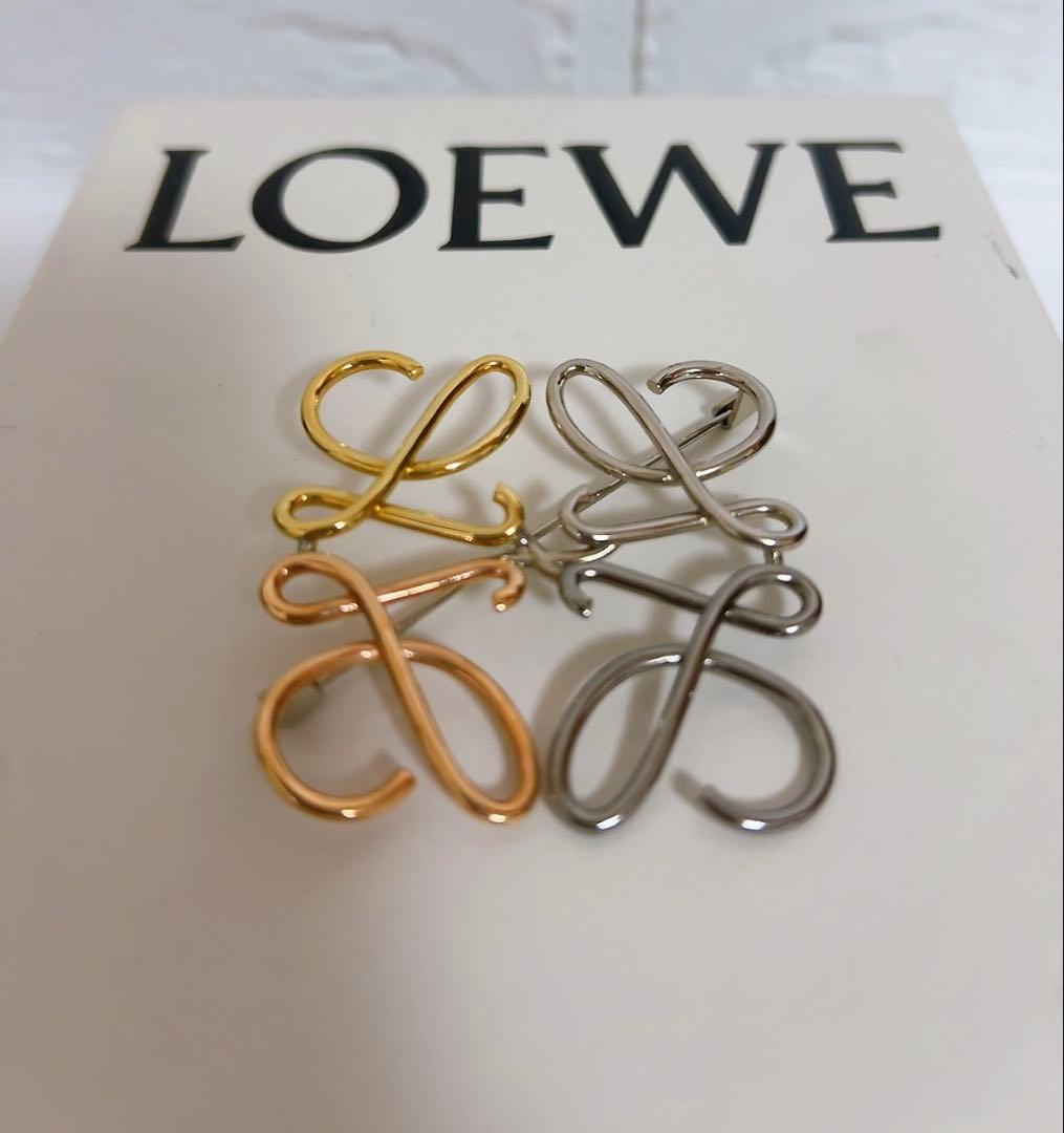 ロエベLOEWE ブローチ　アナグラム　ゴールド シルバー ピンクゴールド
