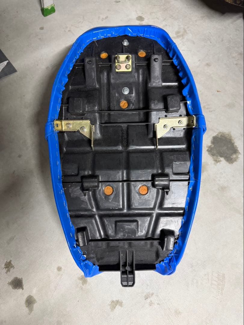 ゼファー400 三段シート　40cm 3段　シート　C4