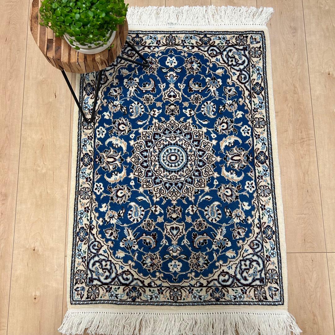 ペルシャ絨毯　ナイン産　ラグ