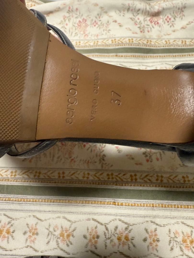 セルジオロッシ　サンダル　37 シルバー　美品