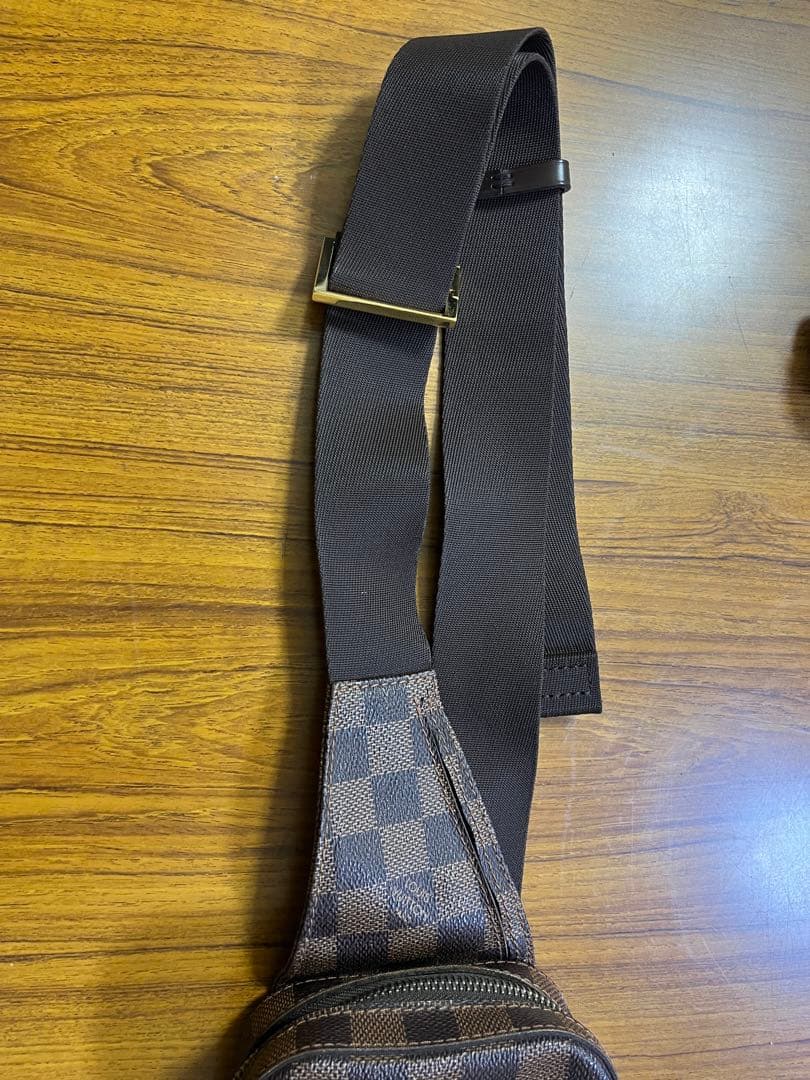 ダミエパターン ボディバッグ ブラウン