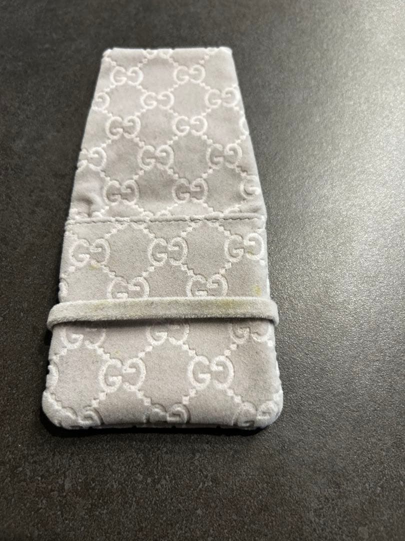 GUCCI シルバー ロゴ入り ネックレス　ケース付き