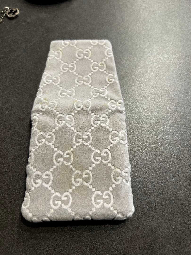 GUCCI シルバー ロゴ入り ネックレス　ケース付き