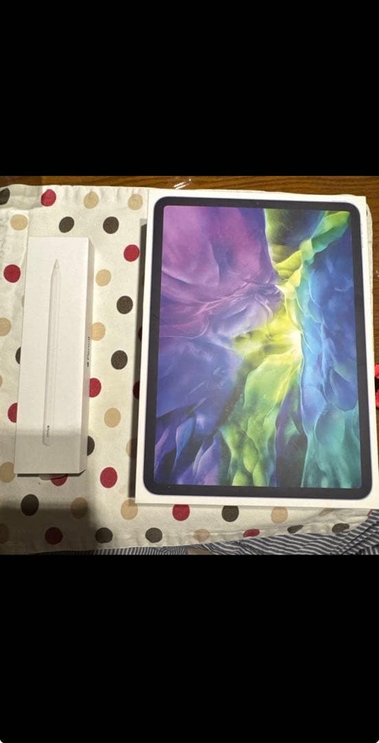 iPadPro第二世代256GB とApple Pencil とキーボードケース