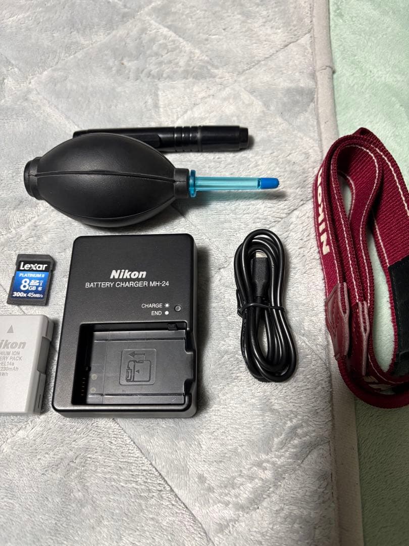 Nikon D3300 デジタル一眼レフカメラ レッド　動作良好