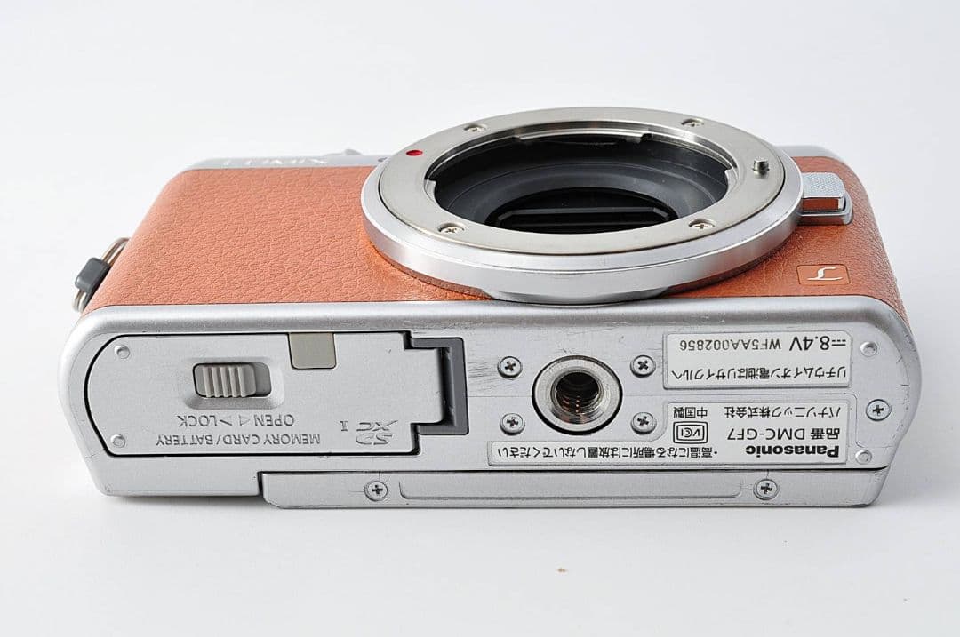 Panasonic DMC-GF7Wデジタル一眼レフ