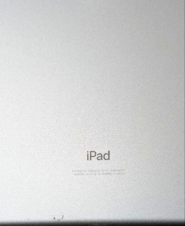 Apple iPad 第8世代 32GB Wi-FIモデルシルバー 本体