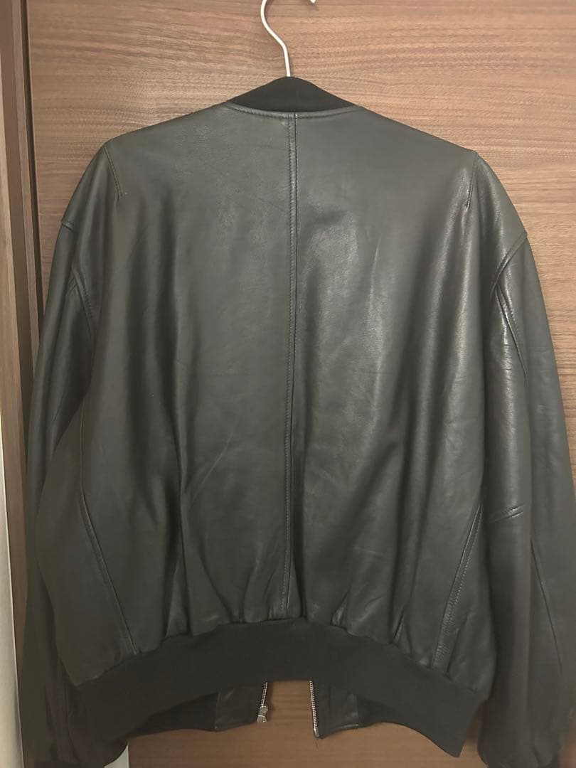 HUGO BOSS 黒 レザーボンバージャケット