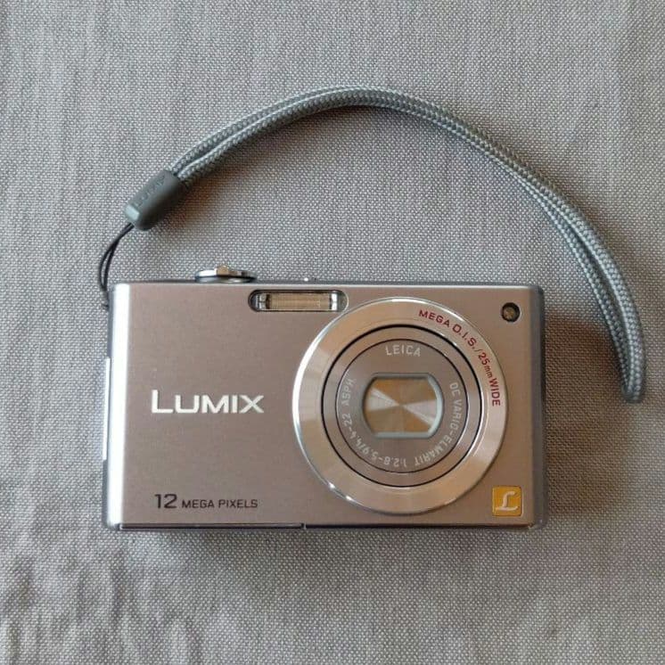 【液晶に黄ばみ有】動作品　パナソニック LUMIX DMC-FX-40　12MP