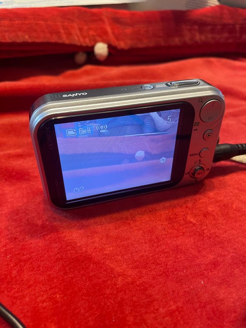 希少　美品　動作品　SANYO Xacti DSC-E6 デジタルカメラ