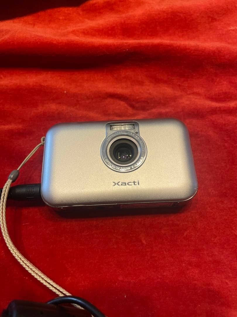 希少　美品　動作品　SANYO Xacti DSC-E6 デジタルカメラ