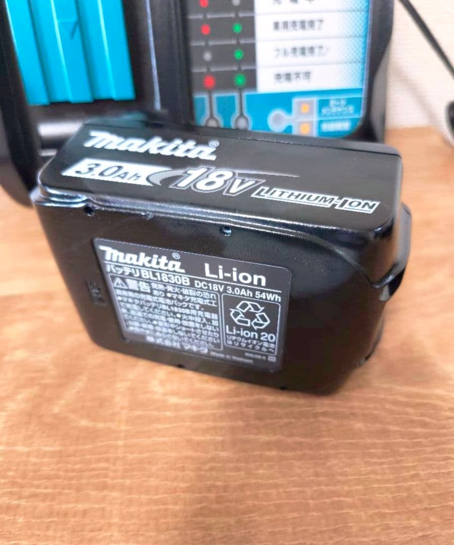 美品【土日限定お値下げ】マキタ掃除機CL282FD 18vバッテリー/急速充電器