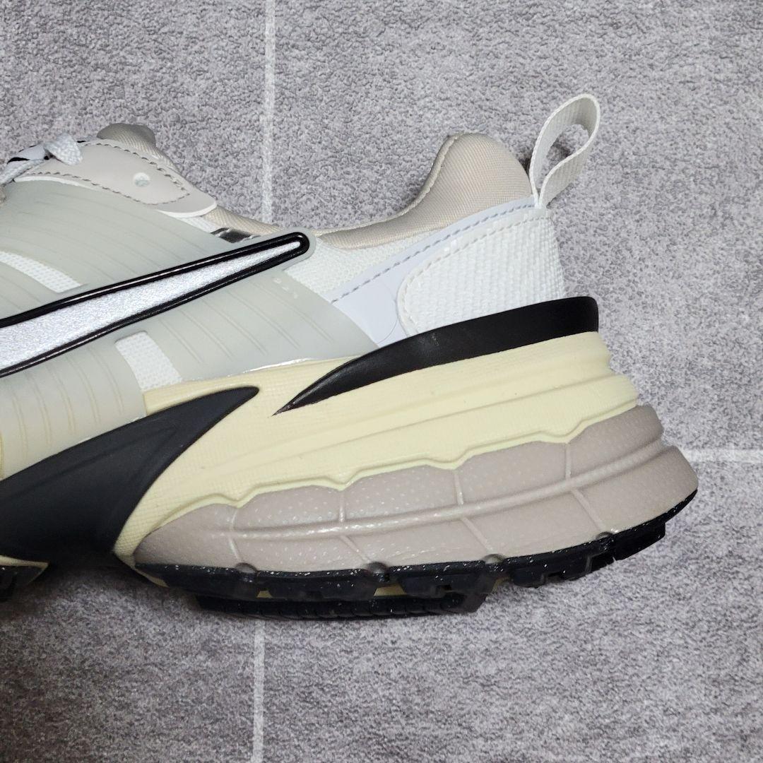 ★Lena様 ナイキ V2K RUN 1.7万 スニーカー シルバー