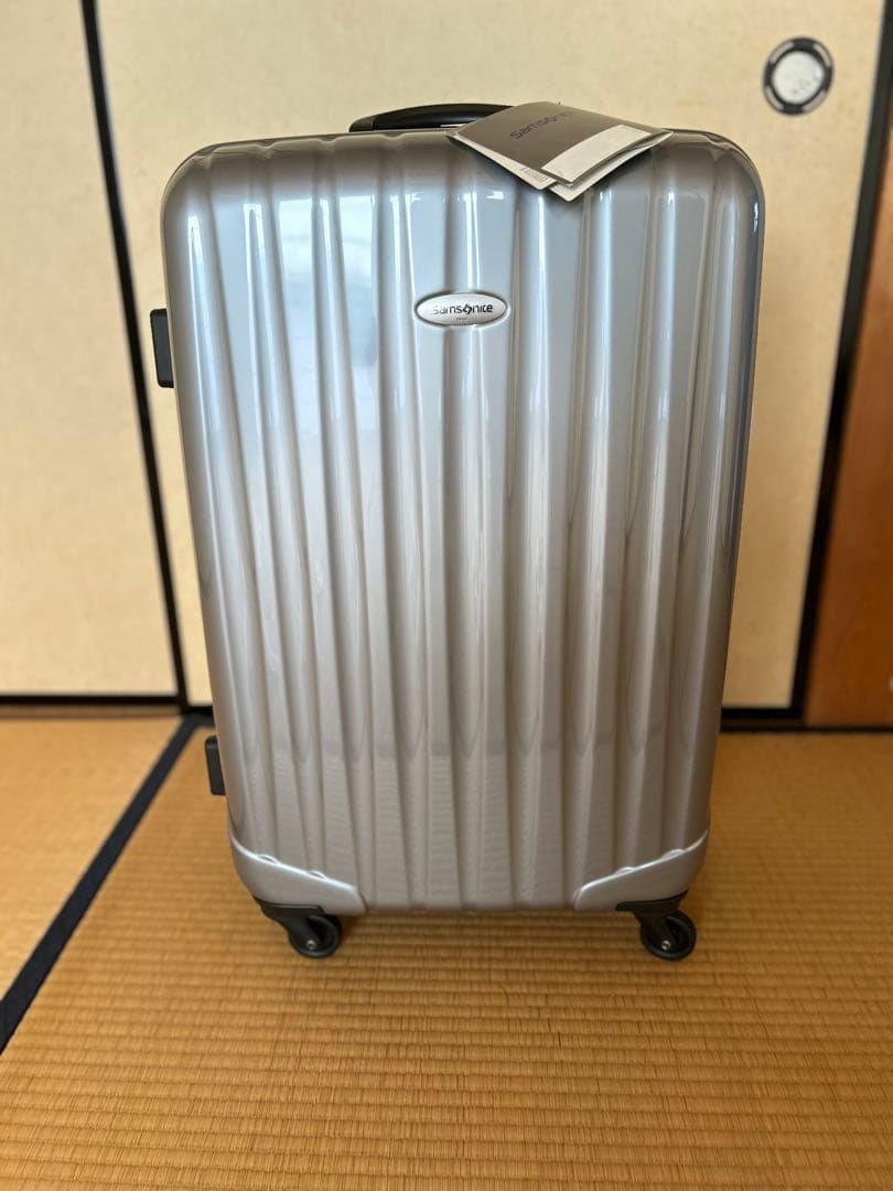 Samsonite シルバー 大型キャリーケース 4輪キャスター