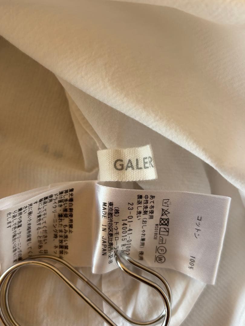 GALERIE ホワイト ハイネックシャツ