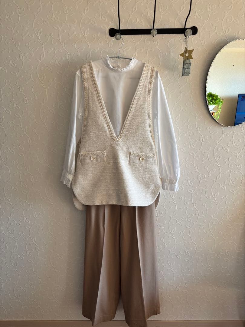 GALERIE ホワイト ハイネックシャツ