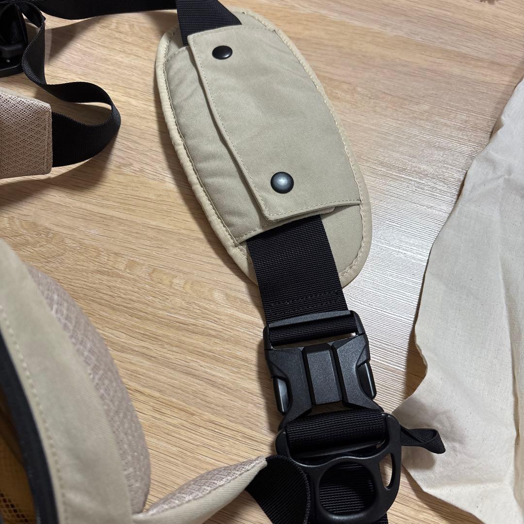 Hugoo ヒップシート ベージュ 収納袋付き