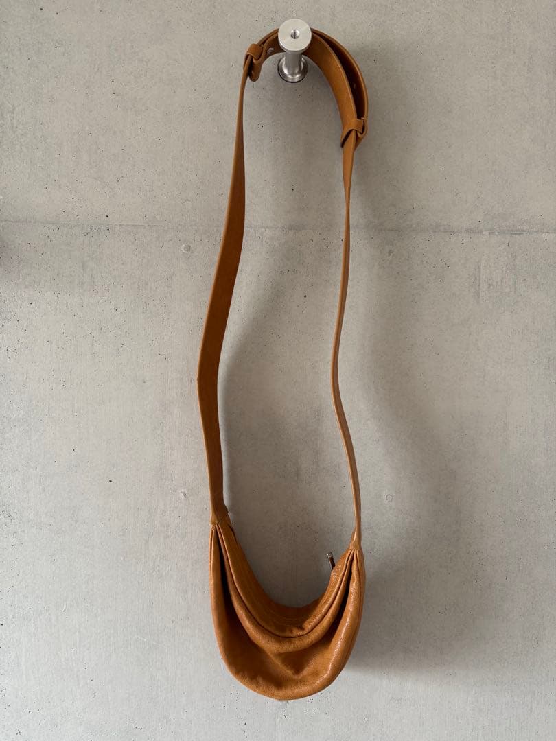 [完売品•即日発送] COS クロスボディーバッグ　レザー