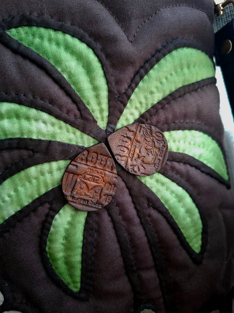 ハワイアンキルト バッグ　2WAY　ファスナー付　革タグチャーム付　ワーゲンバス