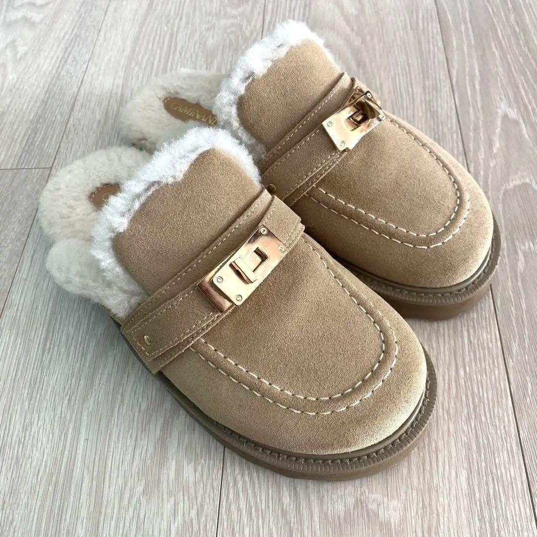 CAMINANDO カミナンド ベージュ ファー付き　バックルサンダル　2024