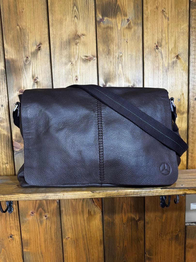 Mercedes-Benz メッセンジャーバッグ ダークブラウン