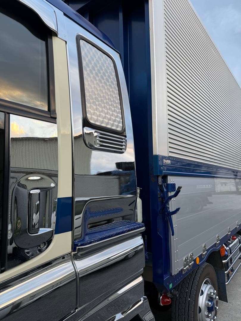 いすゞ　NEWギガ　寝台パネル　メッキ