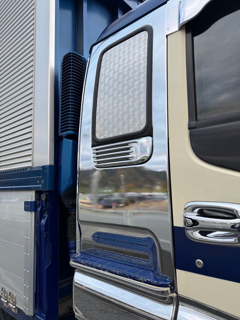 いすゞ　NEWギガ　寝台パネル　メッキ