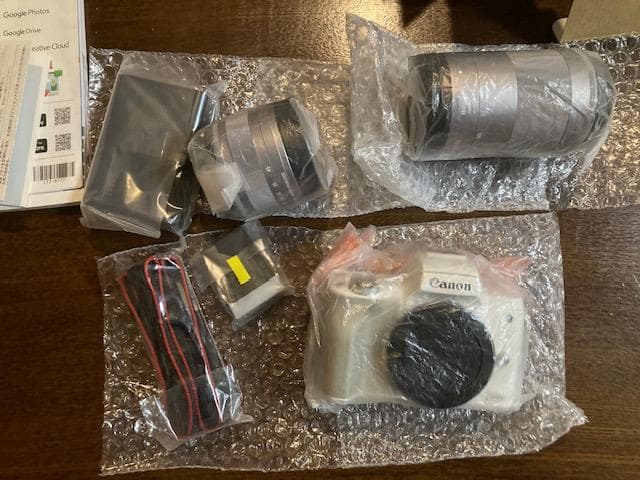 Canon EOS Kiss M2　ダブルズーム 新品