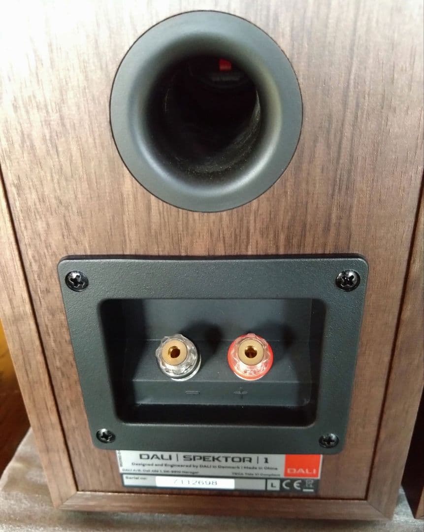 美品　完動品　DALI SPEKTOR1 ウォールナット　スピーカー