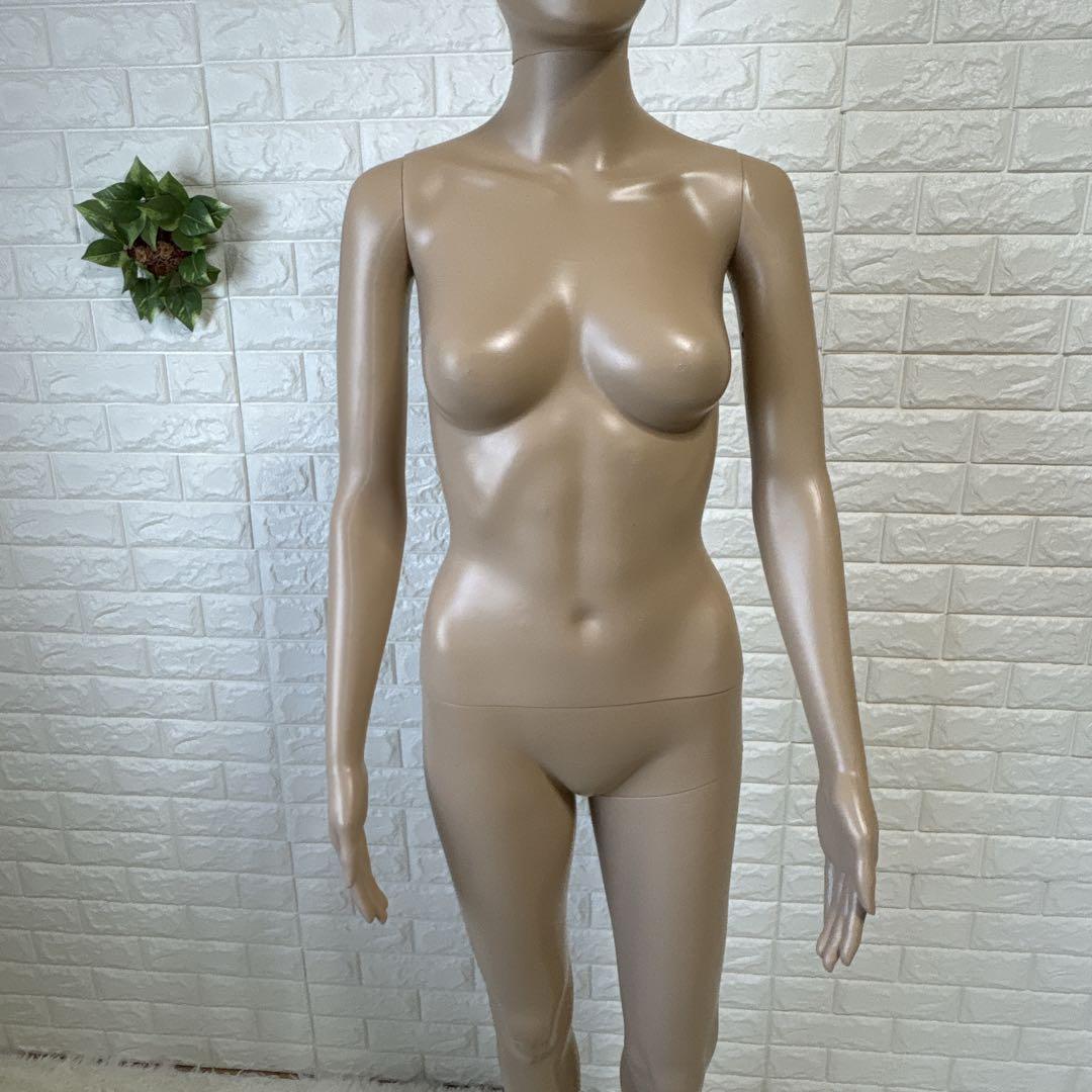 マネキンリアル全身　マネキン 女性 9号相当 肌色 台座付き