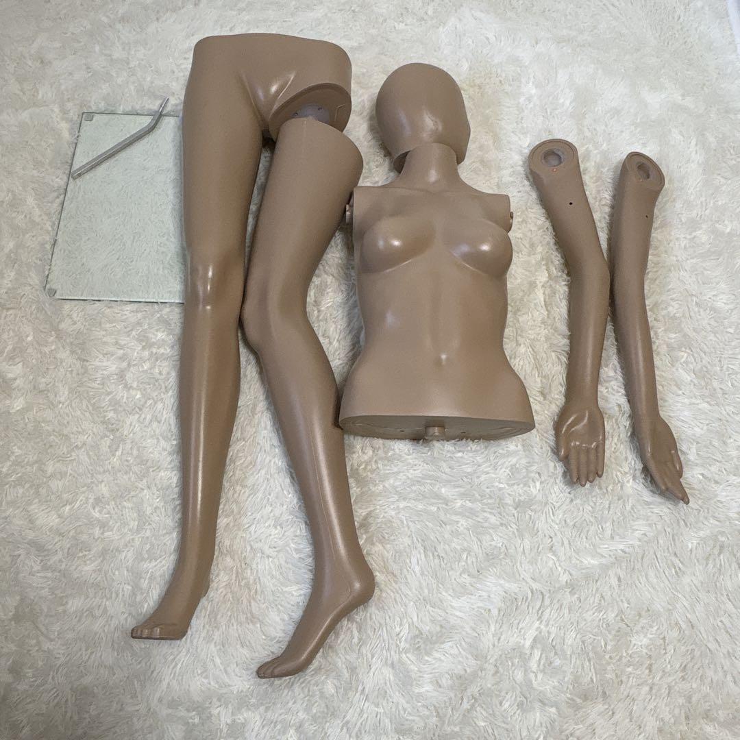 マネキンリアル全身　マネキン 女性 9号相当 肌色 台座付き
