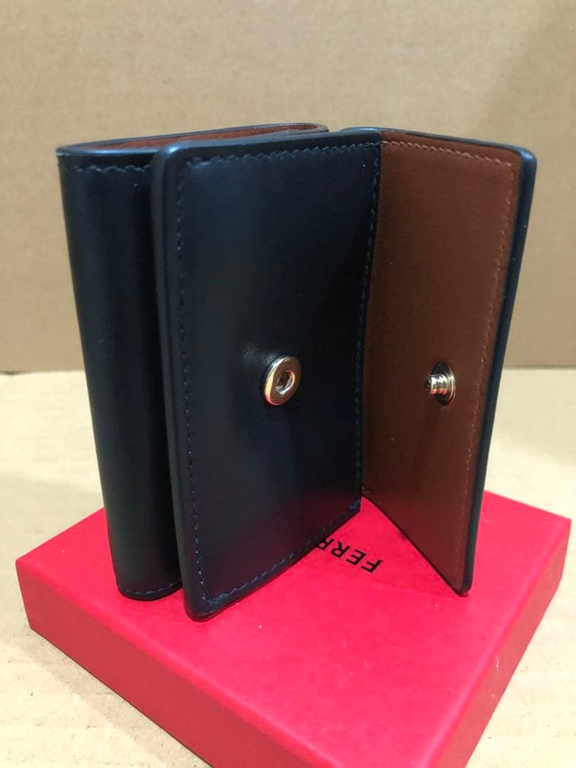 【新品】イタリア製FERRAGAMO ブラック ケース　財布
