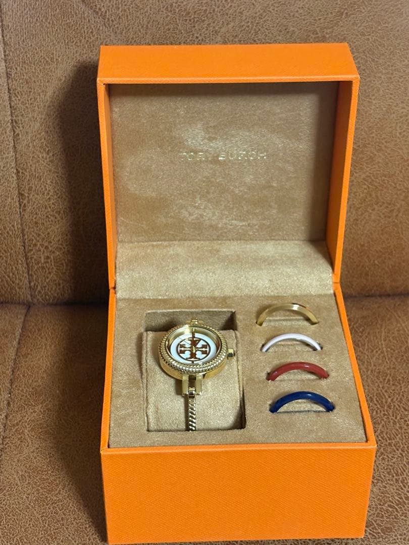 TORY BURCH ゴールドラウンドフェイス時計