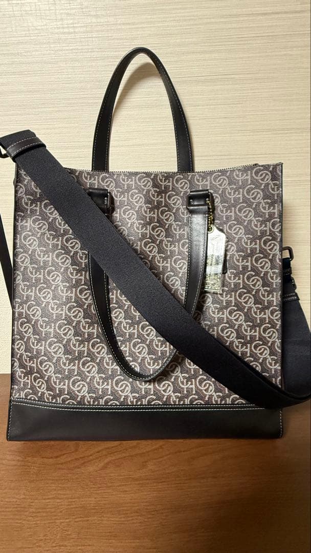スタイリッシュなCOACHグラハムのシグネチャーバッグで上品で使いやすいモデル
