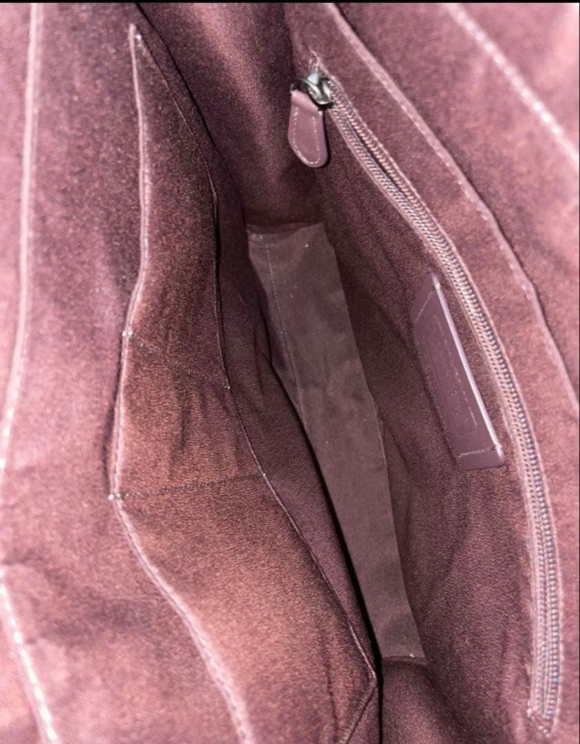 スタイリッシュなCOACHグラハムのシグネチャーバッグで上品で使いやすいモデル