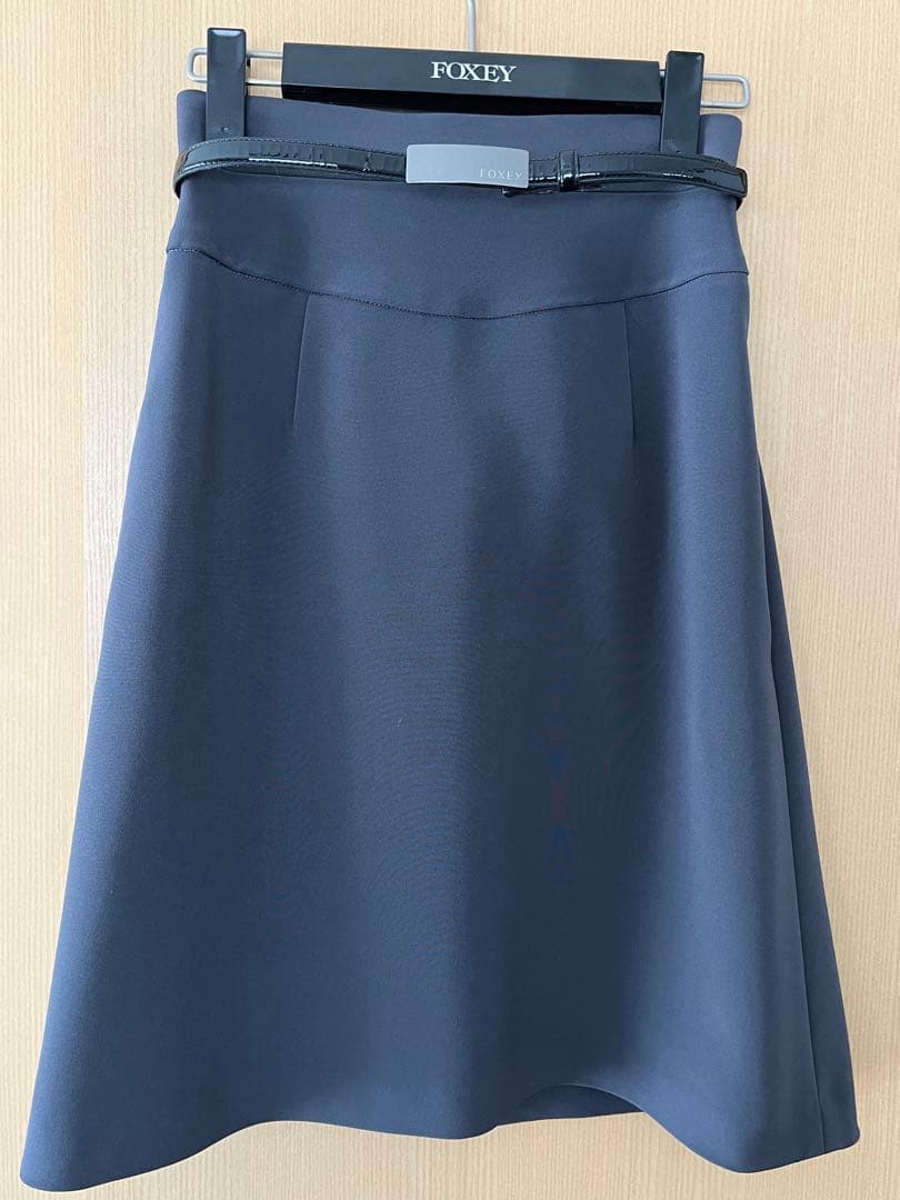 FOXEY ニューヨーク スカート エナメルベルド付き38 グレー