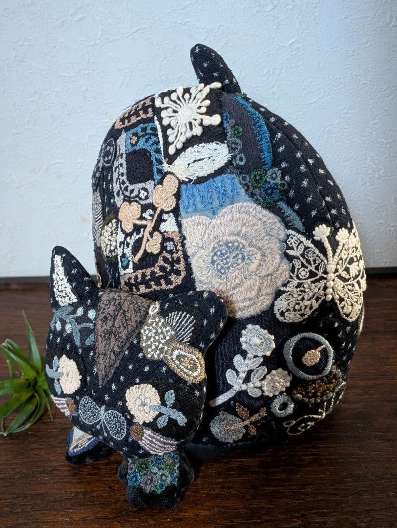 狙われて嬉しい・仔猫ポットコジー《雪ん子・ゆきちゃん》古布　藍染　ミナペルホネン