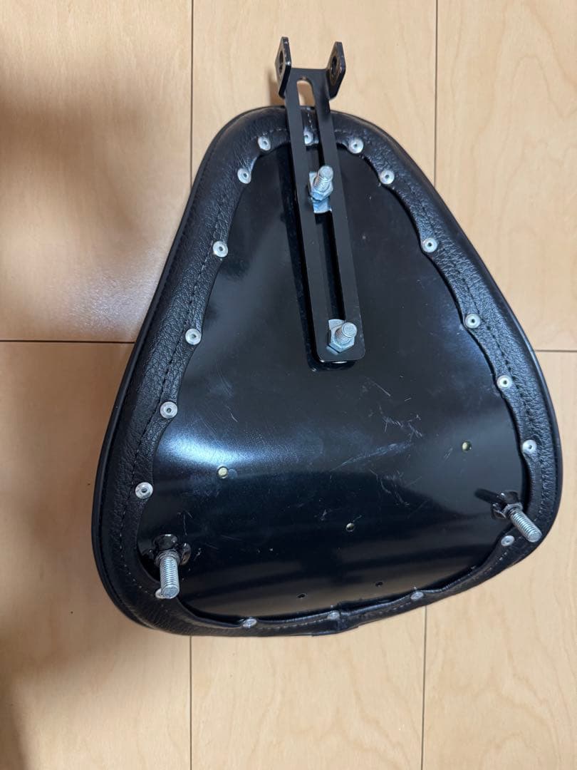 ガレージT &F製 シャドウ400用バイクソロシート(ダイヤ)ブラック