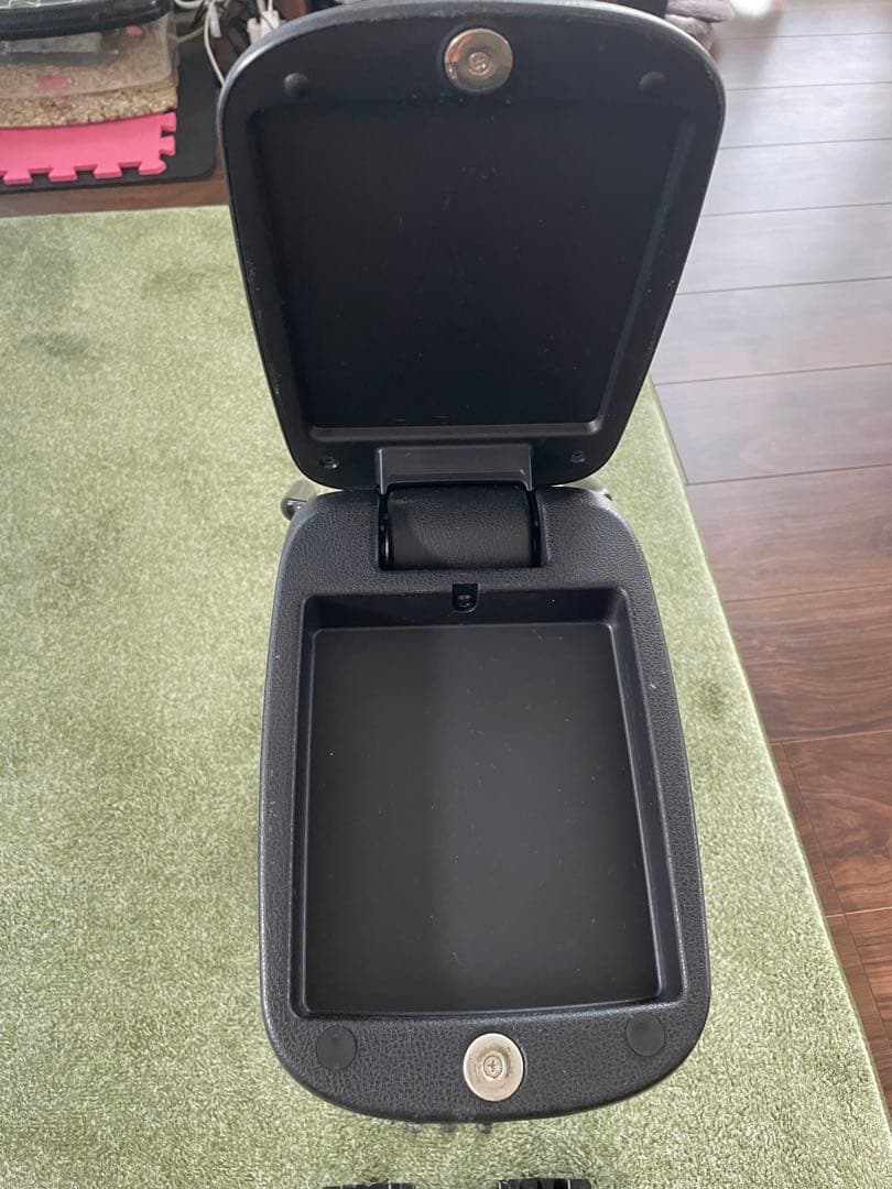 日産　ジューク　純正　アームレス、滑り止マット、