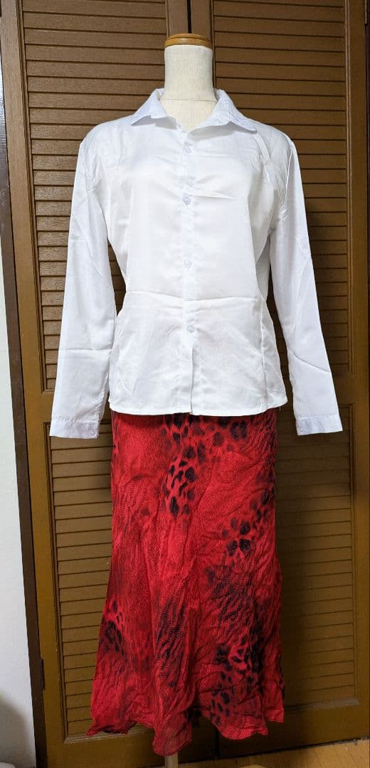 伊太利屋 ロングスカート レッド 新品未使用 11号