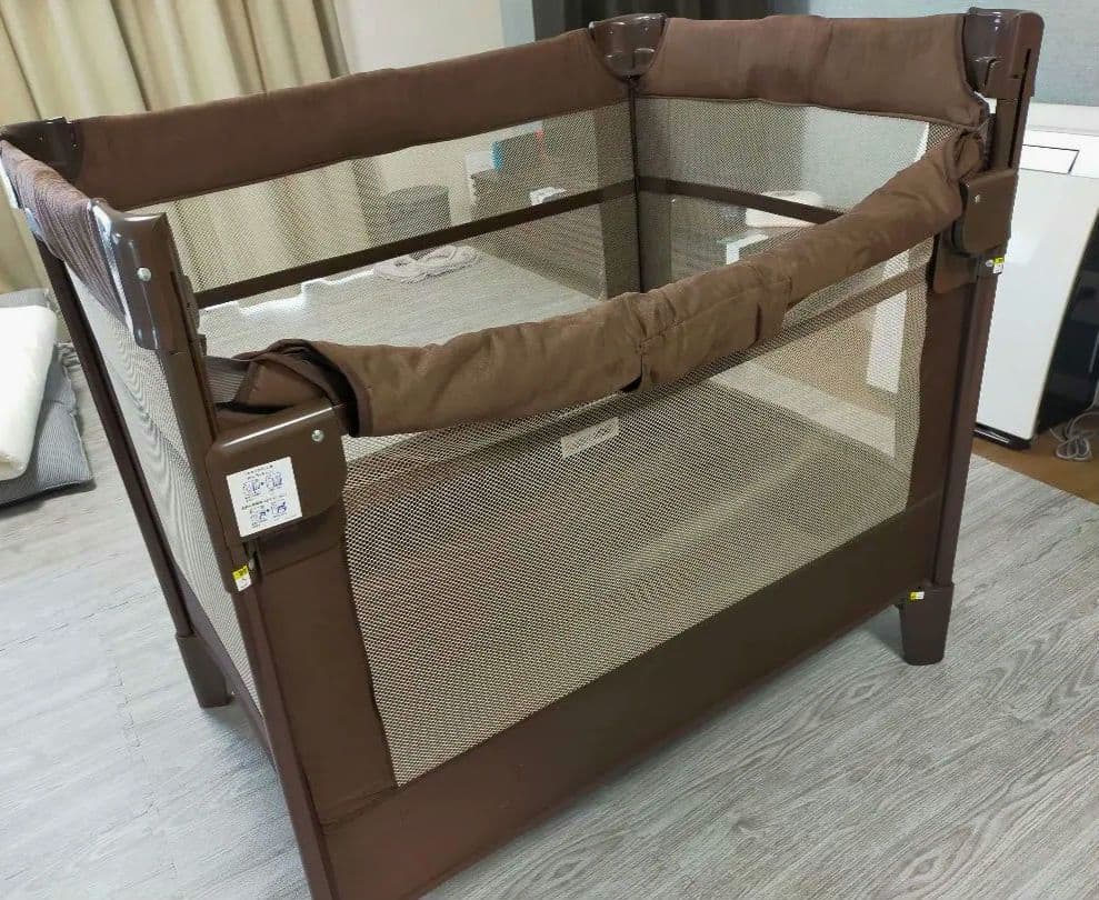 ココネルエアープラス　ベビーベッド　アップリカ