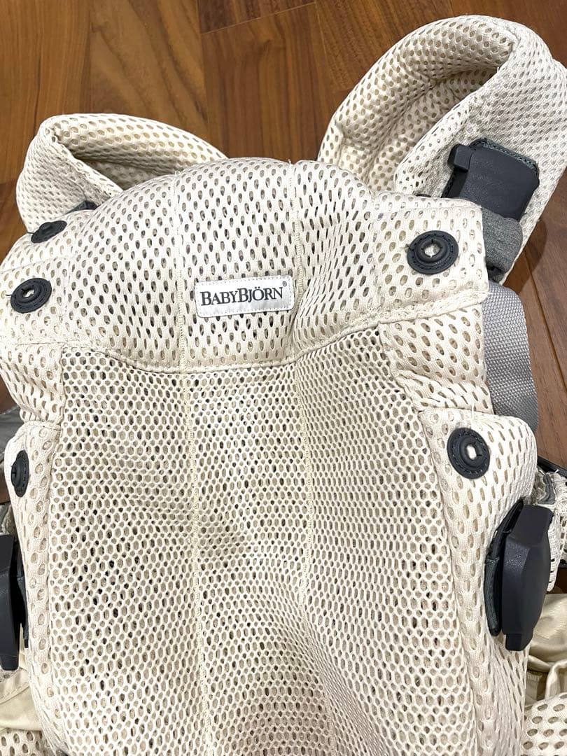 パウダー　［新品未使用］Baby Bjyornベビービョルン　ハーモニー