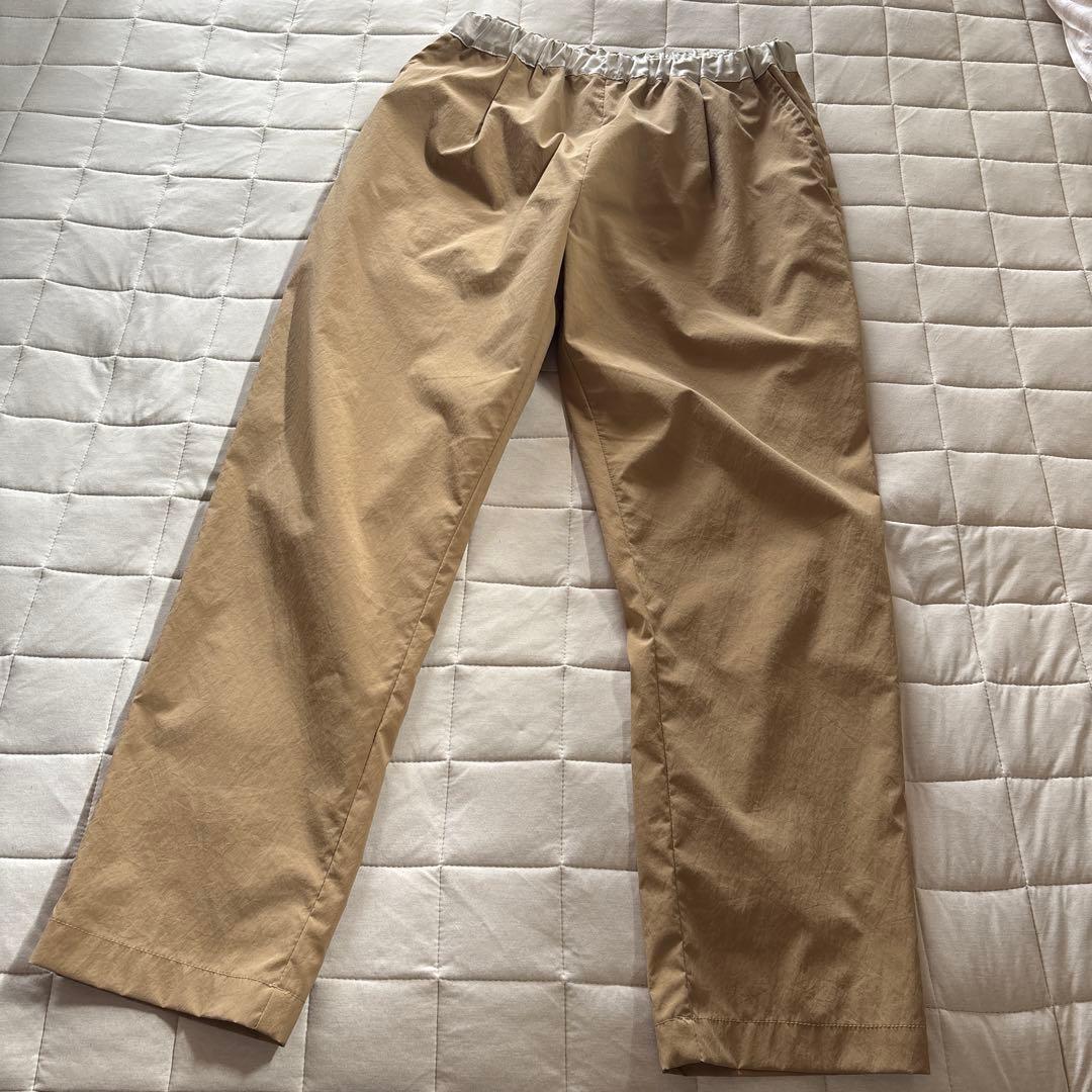 our アワーホーム すっきりシルエットのテーパードパンツ ベージュ