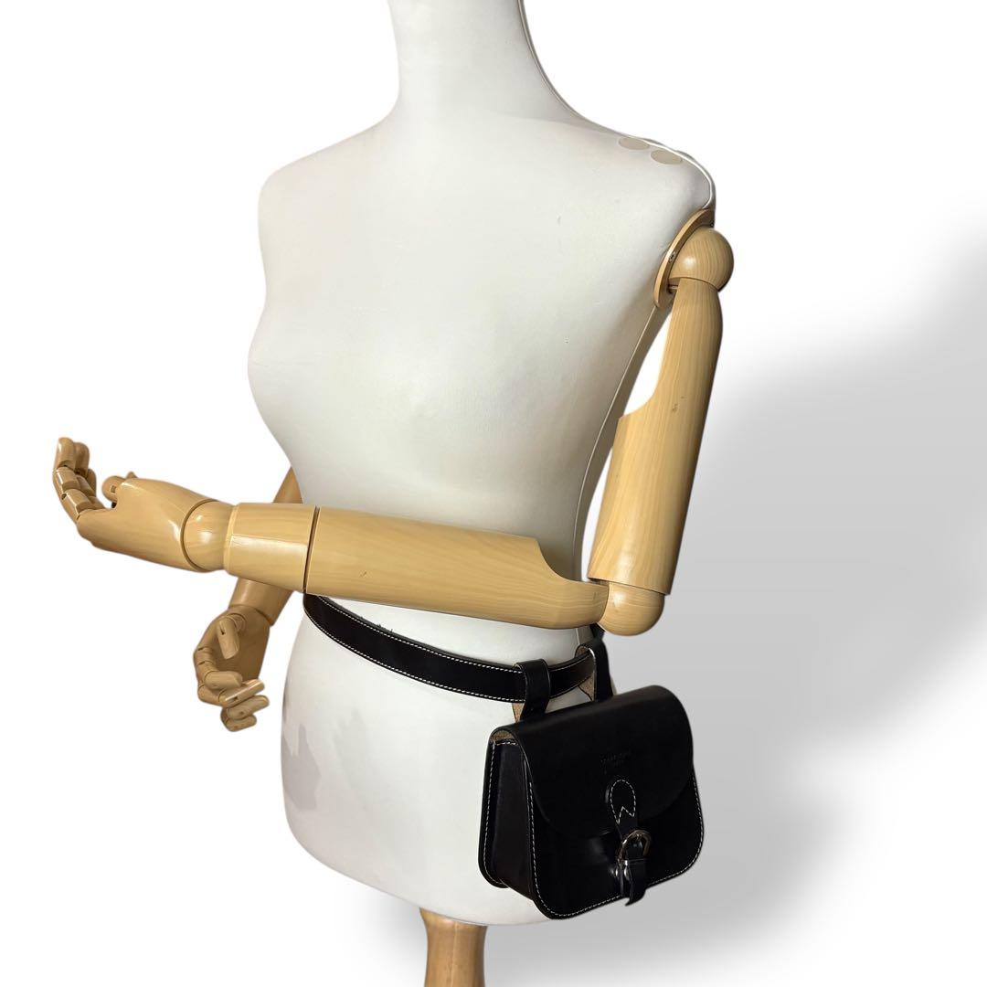 クレージュ ウエストポーチ ボディバッグ レザー 黒 ブラック 型押しロゴ